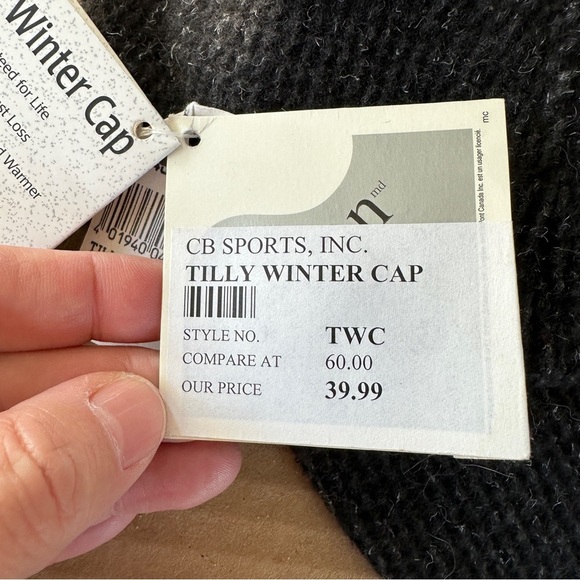 NEW.The Tilley Winter Cap, vintage. Wool and fleece. Gray, textured. - Picture 13 of 13
